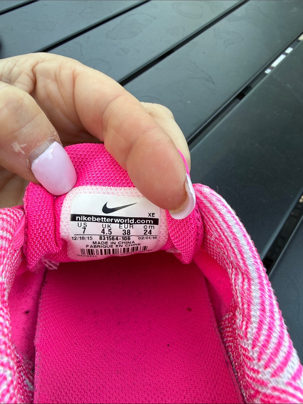 Nike Women’s White and Hot Pink Athletic Running Shoes - Picture 7 of 7